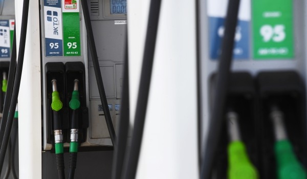 Срок строительства магазинов на двух АЗС в Москве продлили до конца июня 2021 года