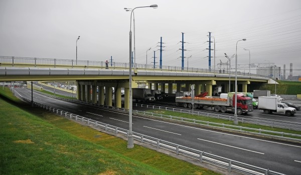 Движение на Лефортовском мосту ограничено по 25 ноября из-за капремонта трамвайных путей
