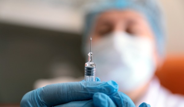 Около 800 тыс. человек сделали прививку от гриппа в Москве за две недели