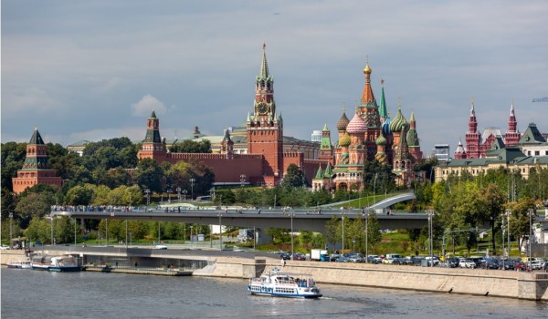 Парящий мост в парке Зарядье