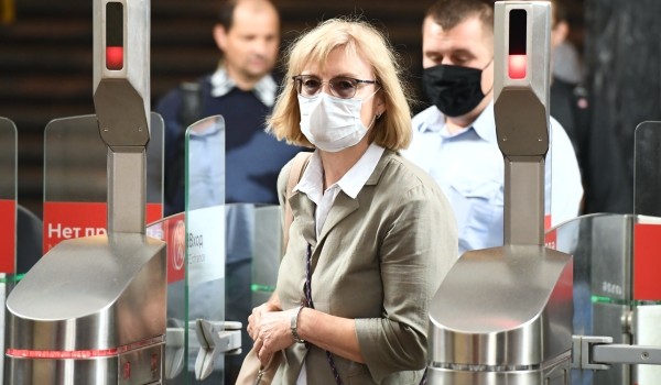 Московские врачи напомнят пассажирам метро о необходимости ношения защитных масок и перчаток