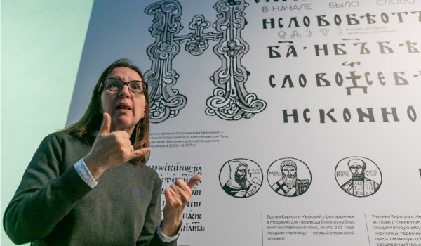 На ВДНХ возобновились бесплатные экскурсии с переводом на жестовый язык