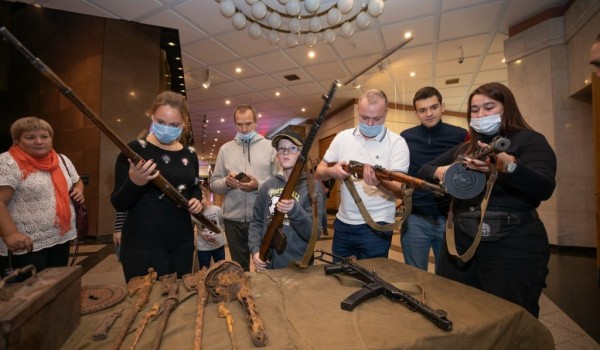 Около 100 реликвий, найденных на полях сражений, представили в Музее Победы