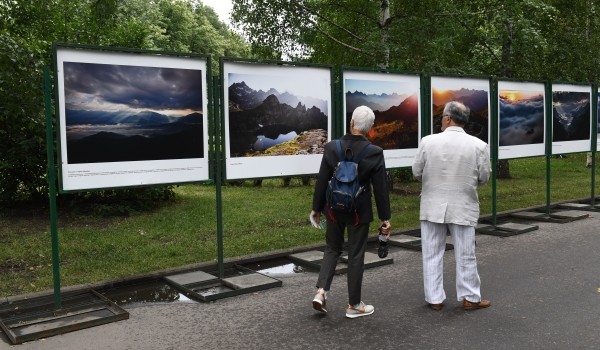 Москвичи смогут увидеть горные пейзажи и морских обитателей на осенних фотовыставках в парках