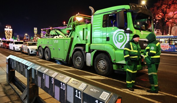 В 2020 году на спецстоянки в Москве отправили более 27 тысяч припаркованных на тротуарах машин