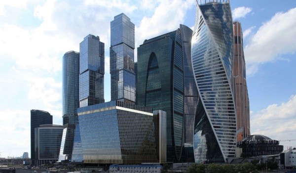 На «АРХ Москве» обсудили возможное будущее высотной Москвы