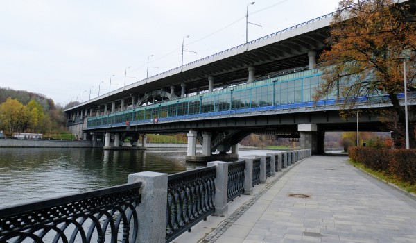 Движение по участку моста Лужники ограничено по 20 октября из-за капитального ремонта