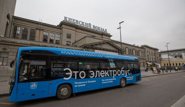 Электробус на улице в Москве