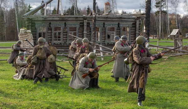 Военно-историческая реконструкция сражений за Москву в музейном комплексе "Дорога памяти" у главного храма Вооруженных сил России