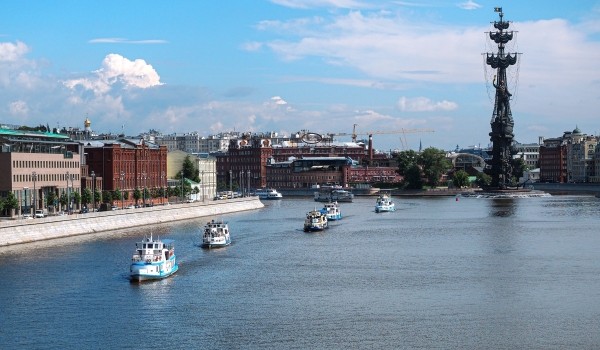 Рядом с памятником Петру I в центре Москв отреставрировали набережную