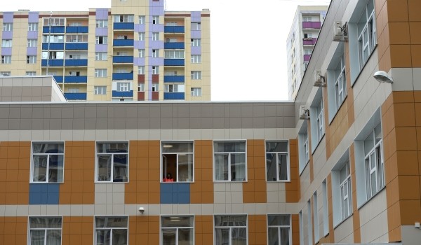 Витражное остекление планируют использовать для отделки фасадов школы в Лефортово