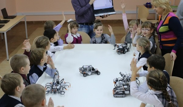 Московские школьники смогут запрограммировать робота на онлайн-турнире 28-29 ноября