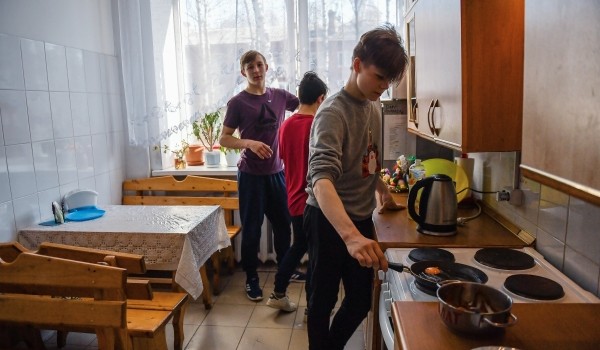 Собянин наградил лауреатов премии «Крылья аиста»