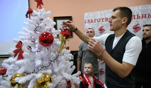 Акция «Добрая елка» стартовала в детских больницах Москвы