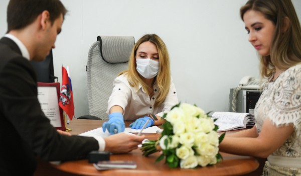 В ЗАГС рассказали, как часто женятся москвичи в новогодние праздники