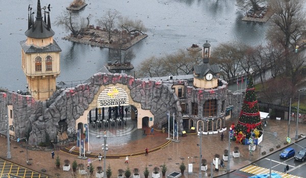 В 2021 году будет завершена реконструкция пешеходного моста на территории Московского зоопарка