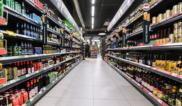 Более 100 объектов торговли Москвы проверили в ходе рейдов против незаконной продажи алкоголя в 2020 году