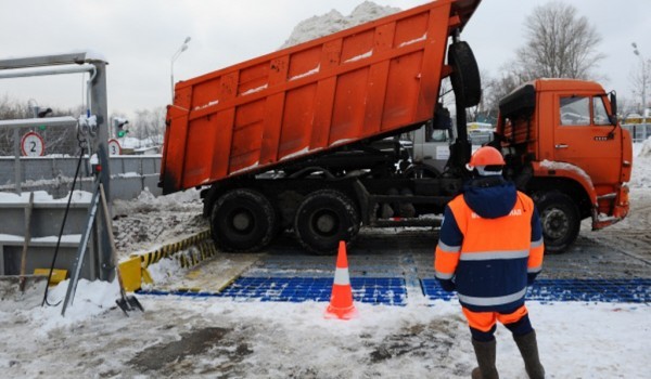 В Москве утилизировали более 240 тыс. куб. м. снега с начала снегопада