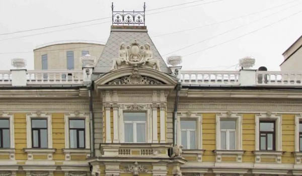 Дом с кариатидами и грифонами: еще одно здание в центре Москвы признано памятником архитектуры