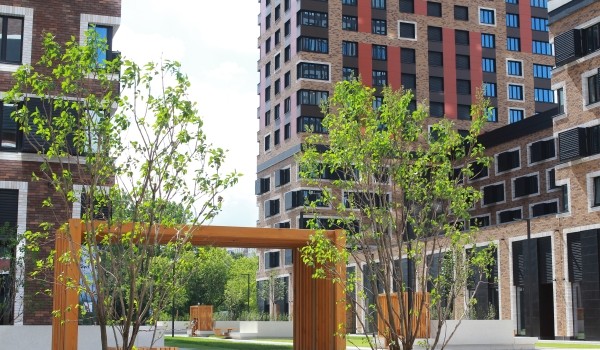 Клинкерную плитку серого цвета используют при отделке жилого комплекса клубного формата в Южном Тушино