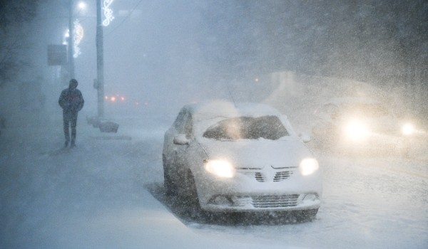 Московских водителей предупредили о сильном снегопаде 28 января