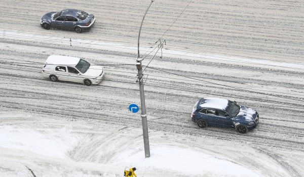 Более 9,5 тыс. единиц техники и 65 тыс. рабочих устраняют последствия снегопада в Москве