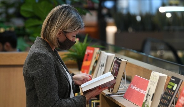 Книги лауреатов и победителей национальных литературных премий 2020 года появились в библиотеках Москвы