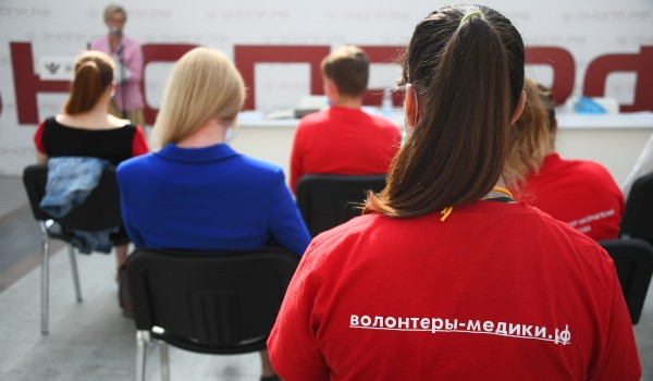 В 2021 году добровольцы доставили москвичам 1,3 тонны продуктов в рамках акции #МыВместе