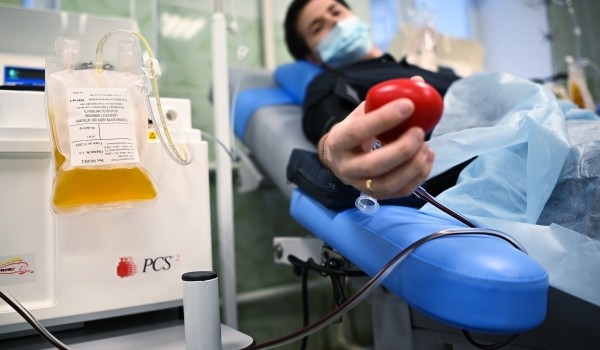 Около 10 тонн плазмы с антителами к коронавирусу сдали доноры в Москве