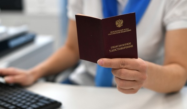 Телеведущий Евгений Попов считает борьбу с трудовой бедностью в России главной задачей