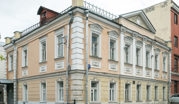 Помещение в городской усадьбе начала XIX века выставлено на торги
