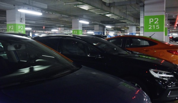 В феврале москвичи оформили в Росреестре вдвое больше машино-мест