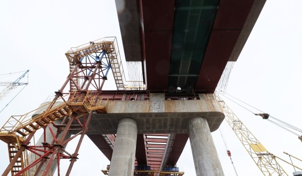 Мосгосстройнадзор проверил строительство пешеходного моста через реку Яузу