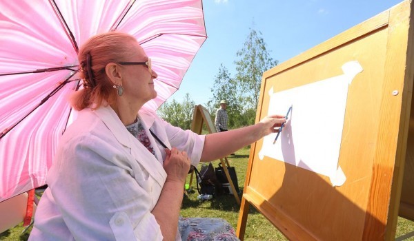 Более 13 тысяч участников «Московского долголетия» посещают онлайн-занятия по рисованию