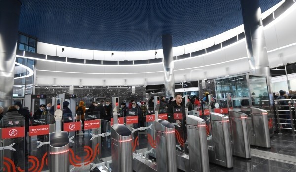 Более 9,2 млн раз пассажиры столичного метро оплатили проезд банковскими картами в марте