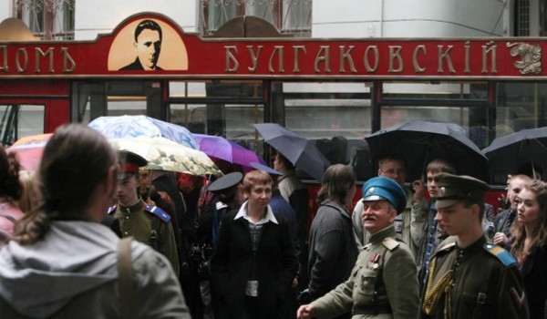 В павильоне «Макет Москвы» в честь 130-летия со дня рождения М. Булгакова пройдут театрализованное и шоу-программы