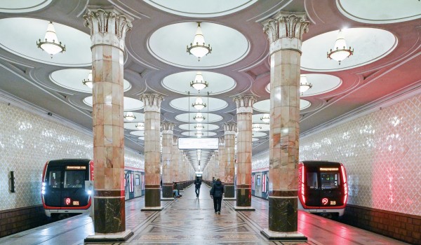 Цифровые дисплеи сити-формата запустили в пилотном режиме в Московском метрополитене