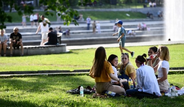 В центре Москвы благоустроят открытый в честь 800-летия города Репинский сквер