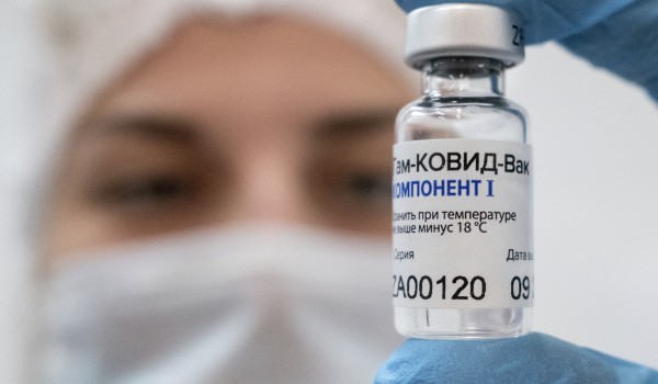 Около 1,8 млн россиян привилось от коронавируса за полгода