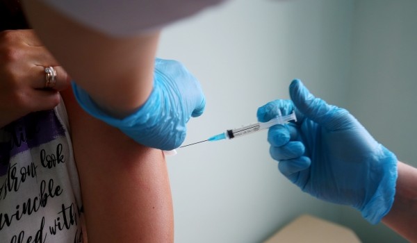 Первые пять автомобилей разыграли среди вакцинированных москвичей