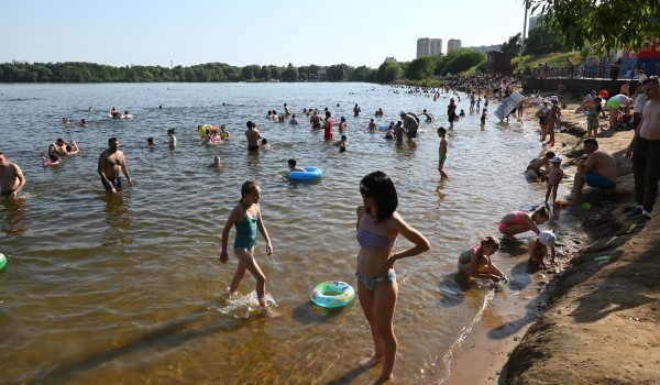 Москвичам рассказали о рисках заражения коронавирусом при купании в водоеме