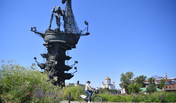 В столице отремонтируют два памятника Петру I