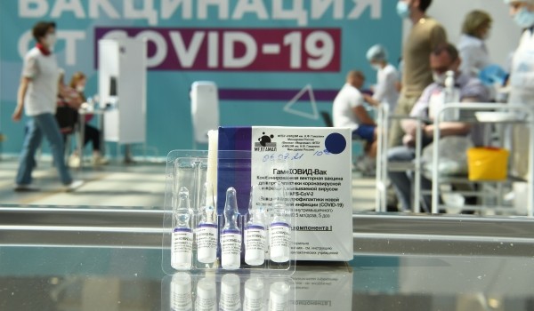 В Гостином дворе и «Лужниках» готовы к росту числа желающих сделать прививку