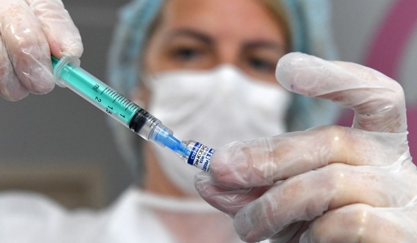 Вакцинацию от COVID-19 в Гостином дворе за две недели работы центра прошли 42 тыс. человек