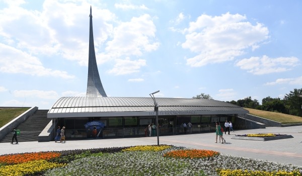 ВДНХ подготовила для гостей литературные экскурсии и шоу мотоциклистов к своему 82-летию
