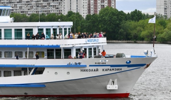 Более 100 тыс. человек приняли причалы речных вокзалов Москвы с начала летнего сезона