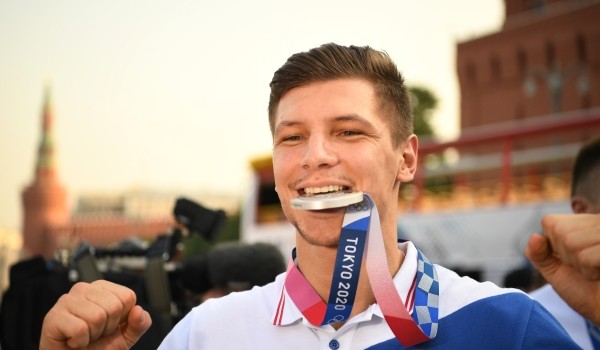 Собянин наградил московских спортсменов - призеров Олимпиады в Токио