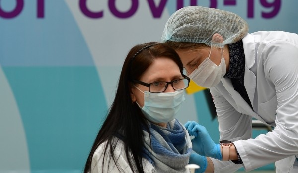 Еще пять автомобилей разыграли среди привившихся от COVID-19 москвичей