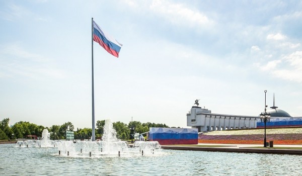 Онлайн-программу ко Дню российского флага подготовил Музей Победы