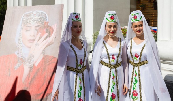 На ВДНХ пройдут Фестиваль национального гостеприимства и праздник «Абрикос»